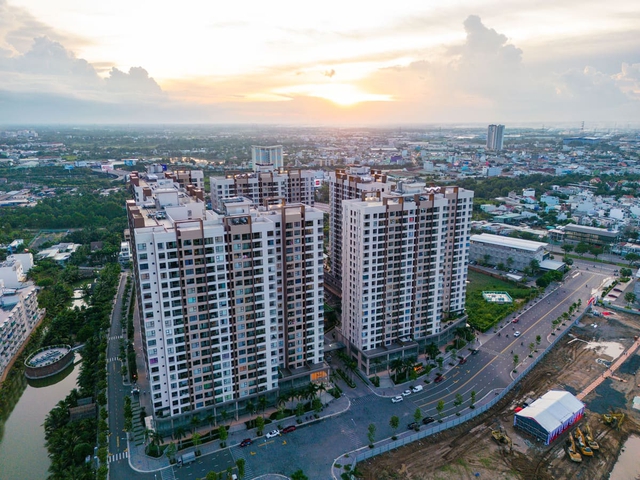 Savills: TP Hồ Chi Minh “cạn” nhà ở bình dân  - Ảnh 1.