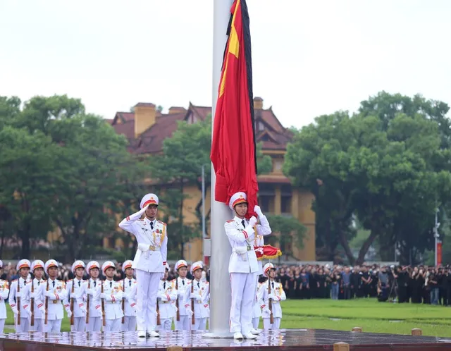 Lễ thượng cờ rủ Quốc tang Tổng Bí thư Nguyễn Phú Trọng tại Quảng trường Ba Đình - Ảnh 3.