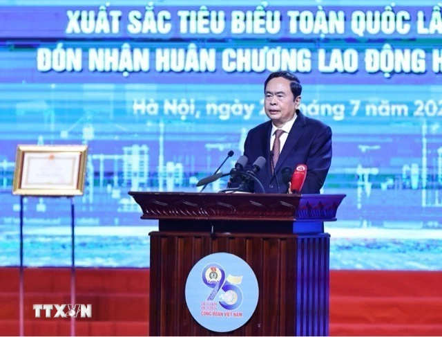 Chủ tịch Quốc hội: Công đoàn Việt Nam đổi mới mạnh mẽ,  khẳng định vai trò nòng cốt trong xây dựng giai cấp công nhân - Ảnh 2.