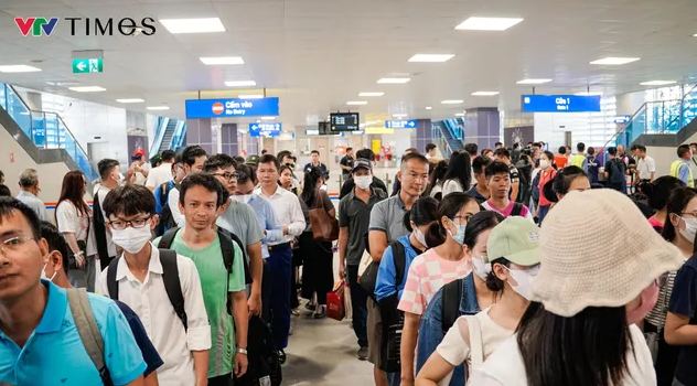 Hơn 14.000 khách đi metro Nhổn - Ga Hà Nội trong ngày đầu vận hành - Ảnh 1.