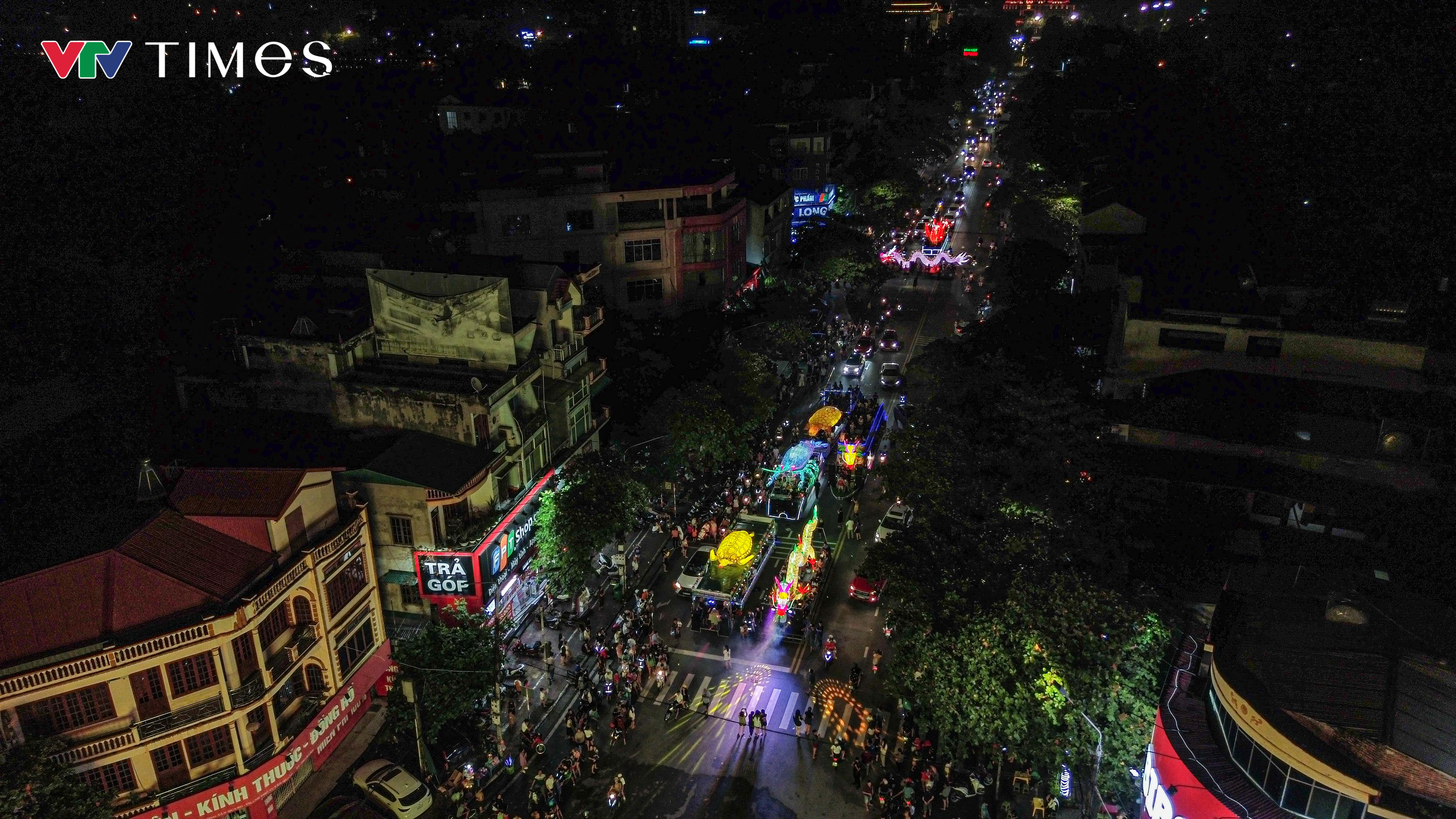 Tuyên Quang: Lung linh sắc màu mô hình đèn Trung thu khổng lồ - Ảnh 2.