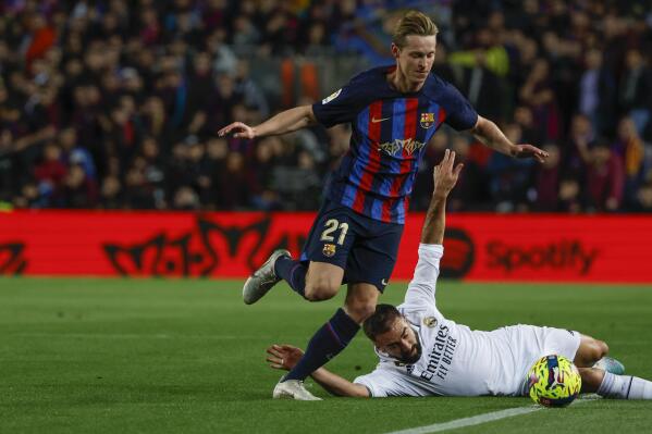 Frenkie De Jong - cơn đau đầu của Barcelona - Ảnh 1.