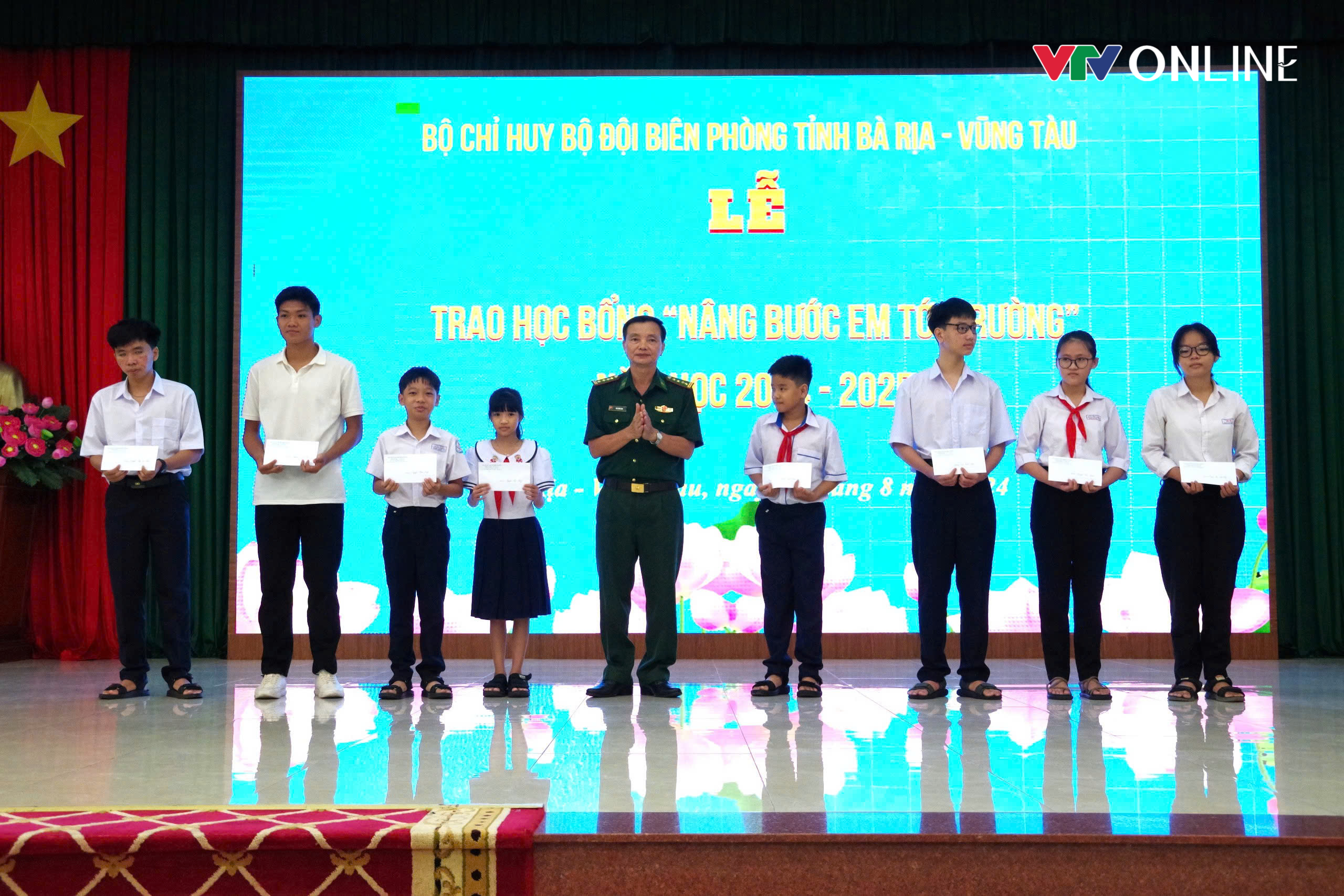 Bà Rịa - Vũng Tàu: Trao tặng học bổng cho nhiều học sinh khó khăn, học giỏi - Ảnh 1.