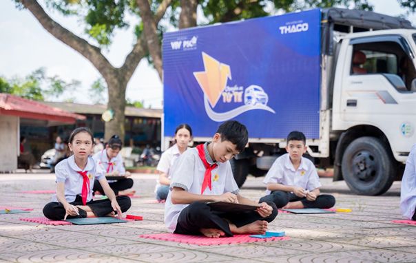 August’s Kindness Journey: Lighting Up Dreams in Tan Yen, Bac Giang - Ảnh 3.