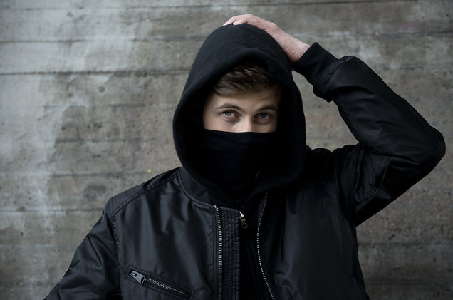 Alan Walker đến Việt Nam tặng xe đạp cho người dân bị trộm mất - Ảnh 6.