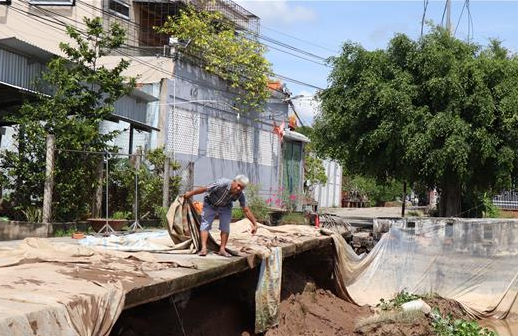 Bến Tre liên tiếp xảy ra sạt lở bờ sông - Ảnh 1.