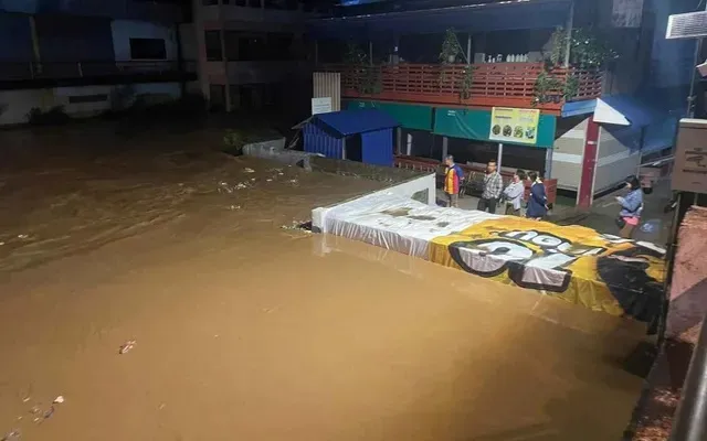 Lũ lụt tàn phá diện rộng, Thái Lan công bố các biện pháp tài chính hỗ trợ người dân - Ảnh 1.