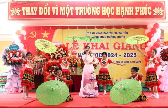 553 trường học tại Quảng Bình khai giảng năm học mới - Ảnh 7.