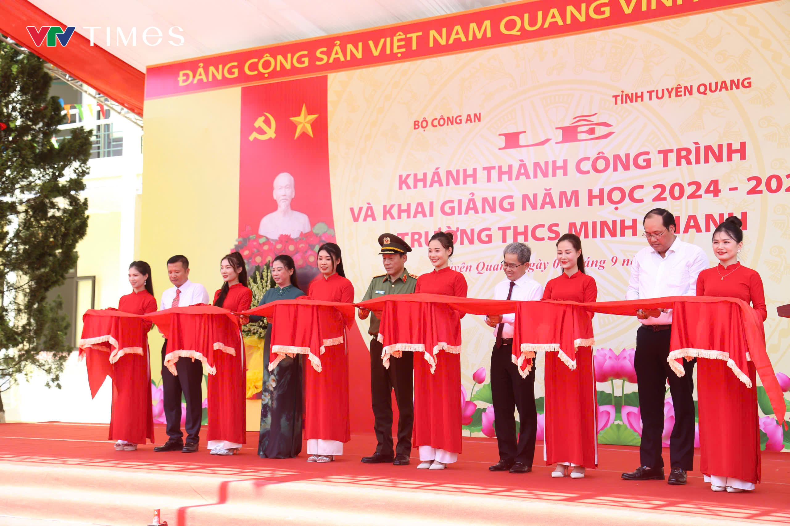 Bộ trưởng Bộ Công an dự Lễ khai giảng năm học mới tại Tuyên Quang - Ảnh 2.