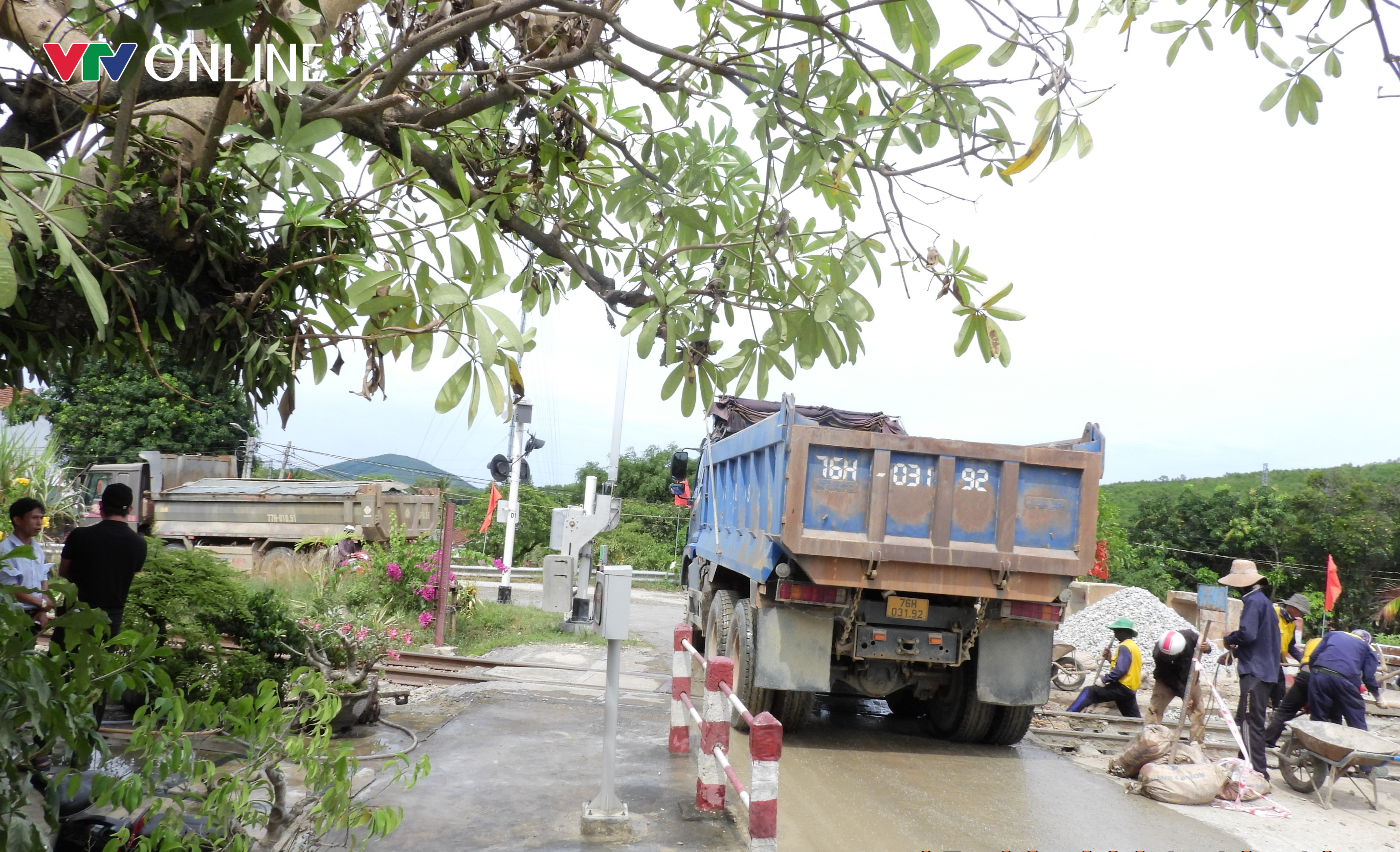 Quảng Ngãi: Đoàn xe vua ngang nhiên lăn bánh trên Quốc lộ 1 - Ảnh 2.