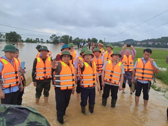 Thủ tướng về xã bị cô lập của Bắc Giang, kiểm tra công tác ứng phó mưa lũ - Ảnh 2.