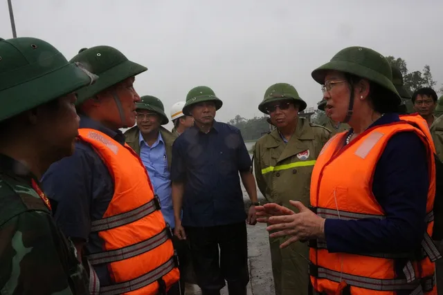 Phó Thủ tướng Thường trực Nguyễn Hòa Bình: Hà Nam cần tiếp tục gia cố các điểm đê xung yếu - Ảnh 1.