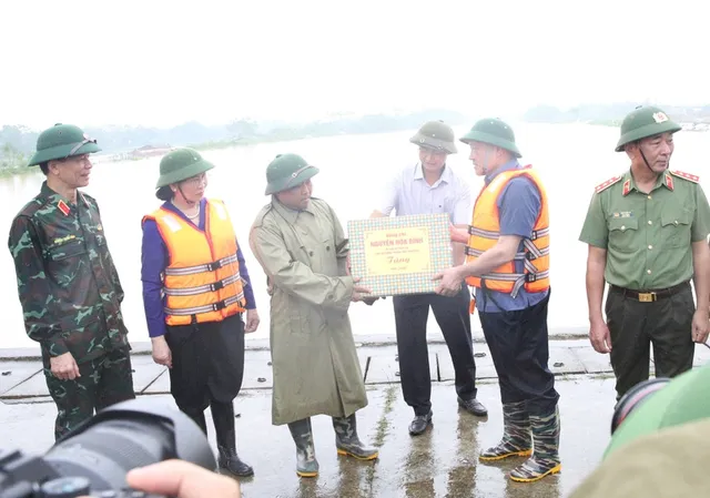 Phó Thủ tướng Thường trực Nguyễn Hòa Bình: Hà Nam cần tiếp tục gia cố các điểm đê xung yếu - Ảnh 3.