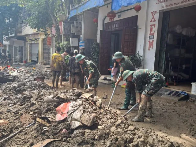 Thủ tướng Phạm Minh Chính tới Yên Bái chỉ đạo ứng phó, khắc phục hậu quả mưa lũ, thiên tai - Ảnh 6.