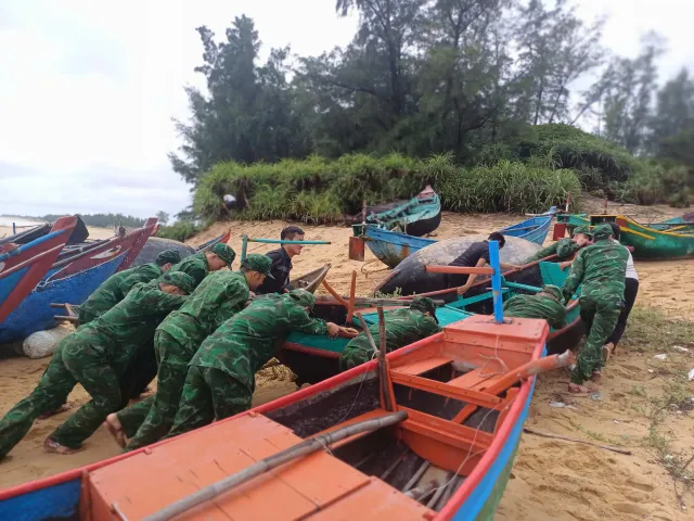 Quảng Bình: Hàng chục thôn bản tạm thời bị chia cắt, hàng trăm hộ bị ngập do lũ - Ảnh 5.