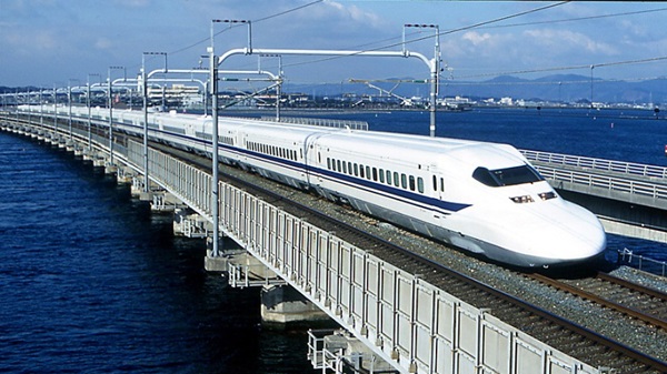 10 tỷ lượt khách được chuyên chở bằng tàu Shinkansen - Ảnh 1.