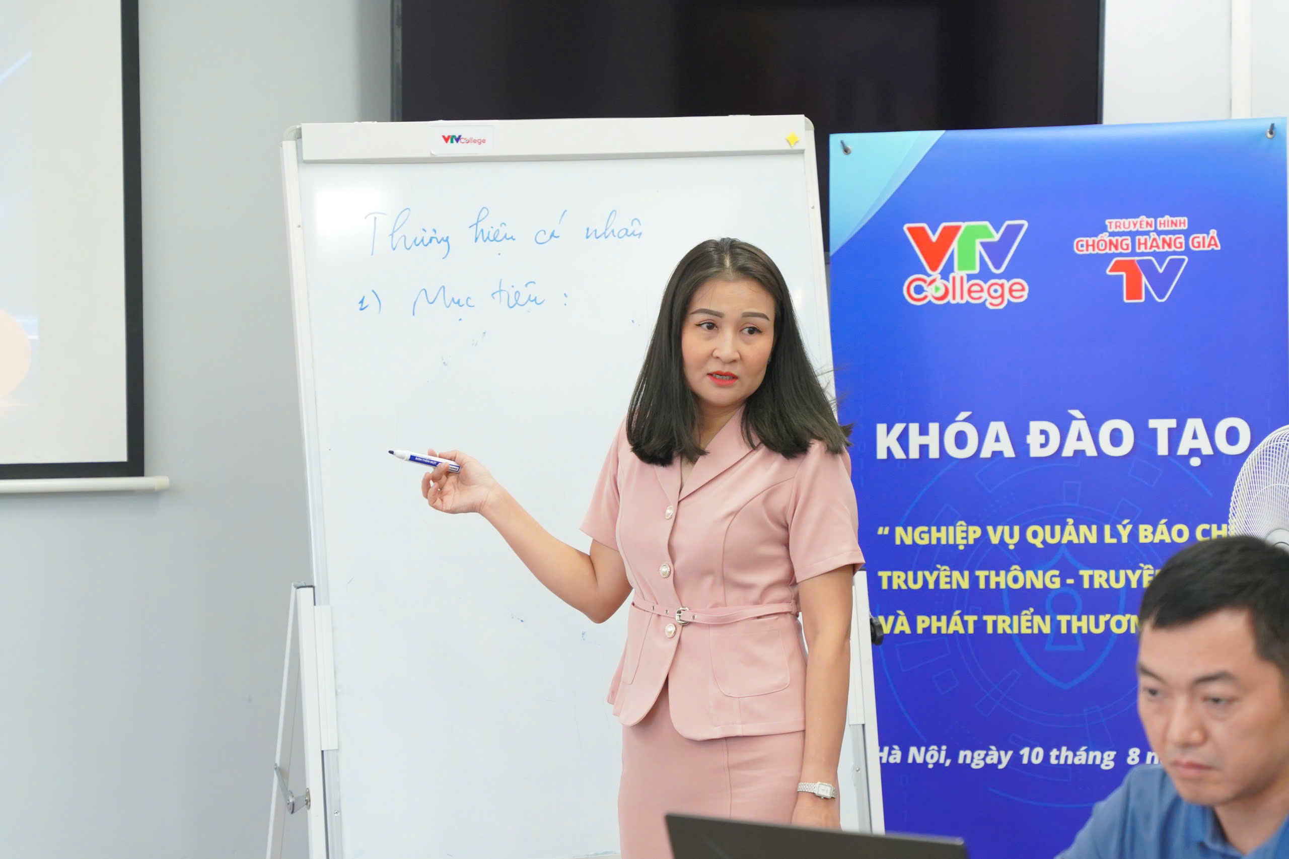 Gặp nữ đạo diễn, quay phim của VTV3 nhân ngày Phụ nữ Việt Nam 20/10 - Ảnh 20.