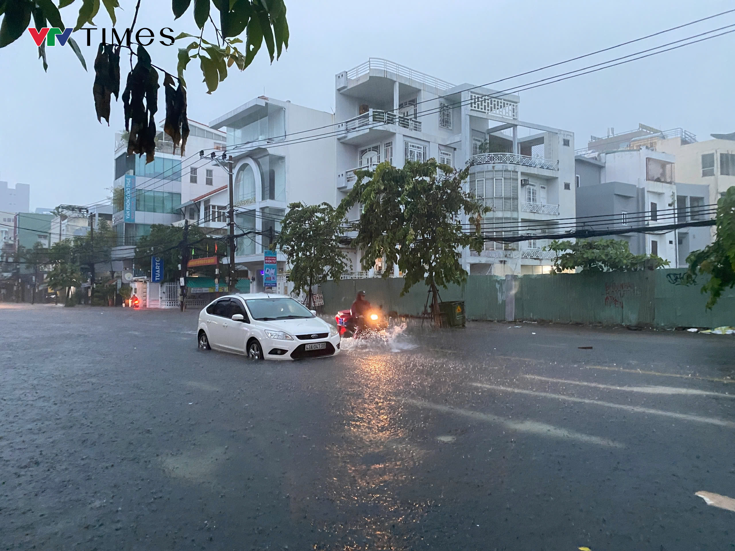 Đà Nẵng cho học sinh nghỉ học để ứng phó với mưa lớn - Ảnh 1.