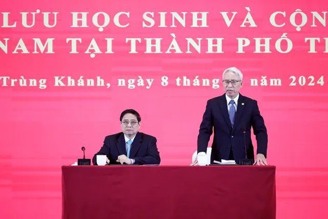 Thủ tướng gặp lưu học sinh và cộng đồng người Việt Nam tại Trùng Khánh, Trung Quốc - Ảnh 1.