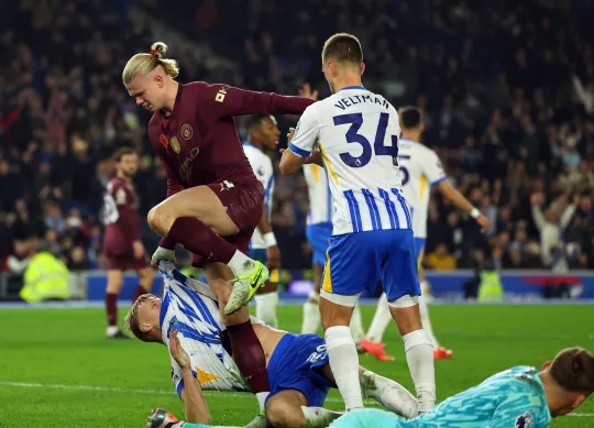 Man City sập bẫy: Hàng công yếu kém, thất bại thảm hại trước Brighton! - Ảnh 1.