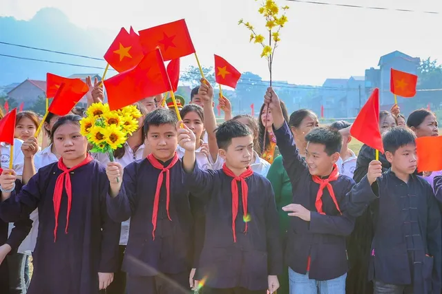 Thủ tướng chung vui Ngày hội Đại đoàn kết cùng đồng bào các dân tộc tỉnh Lạng Sơn - Ảnh 6.