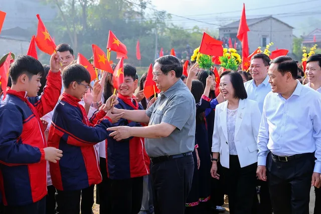 Thủ tướng chung vui Ngày hội Đại đoàn kết cùng đồng bào các dân tộc tỉnh Lạng Sơn - Ảnh 2.