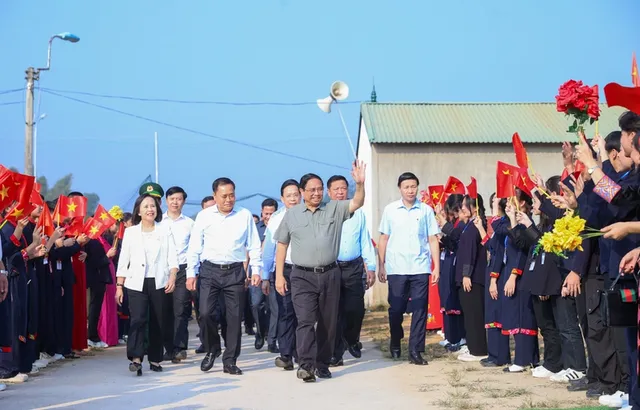 Thủ tướng chung vui Ngày hội Đại đoàn kết cùng đồng bào các dân tộc tỉnh Lạng Sơn - Ảnh 1.