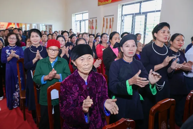 Thủ tướng chung vui Ngày hội Đại đoàn kết cùng đồng bào các dân tộc tỉnh Lạng Sơn - Ảnh 7.