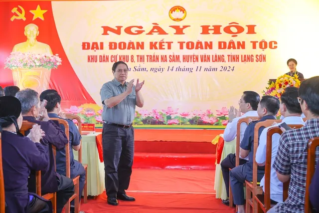 Thủ tướng chung vui Ngày hội Đại đoàn kết cùng đồng bào các dân tộc tỉnh Lạng Sơn - Ảnh 8.