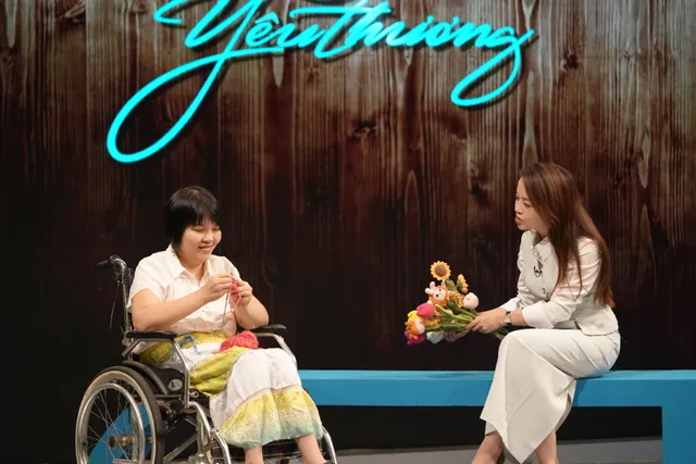 Station of Love: The Dream of a Girl in  Wheelchair to Make Difference - Ảnh 1.