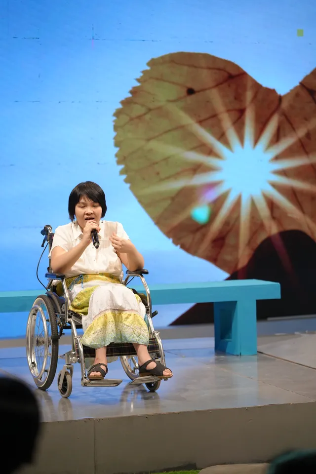 Station of Love: The Dream of a Girl in  Wheelchair to Make Difference - Ảnh 2.