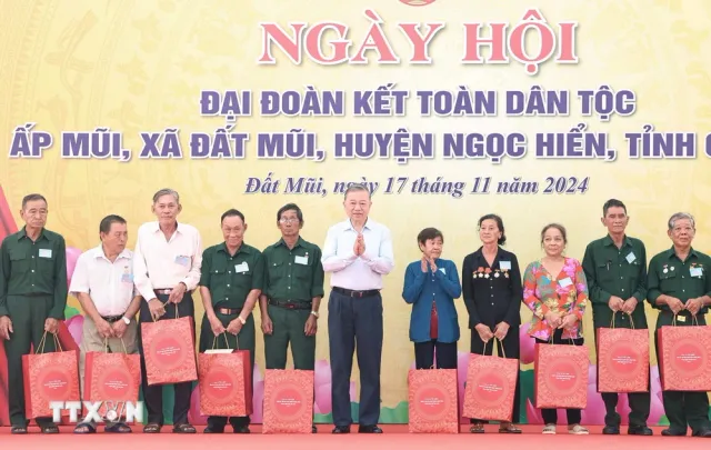 Tổng Bí thư Tô Lâm dự Ngày hội Đại đoàn kết dân tại ấp Mũi, xã Đất Mũi (Cà Mau) - Ảnh 3.