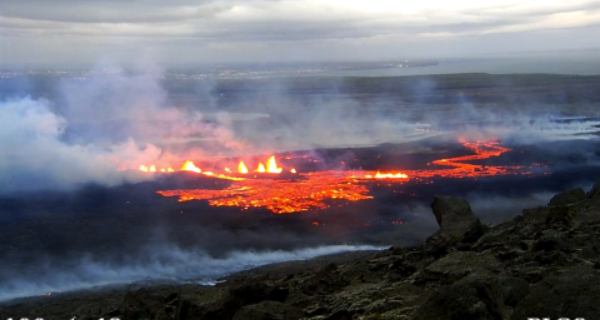 Núi lửa Iceland phun trào lần thứ 7 trong năm  - Ảnh 1.