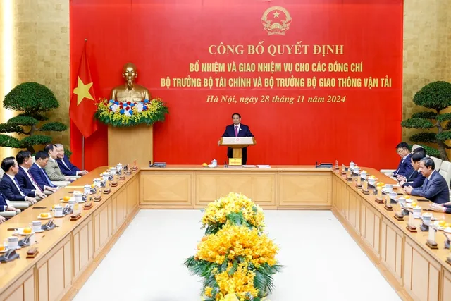 Thủ tướng Phạm Minh Chính trao quyết định bổ nhiệm và giao nhiệm vụ cho 2 tân Bộ trưởng - Ảnh 2.