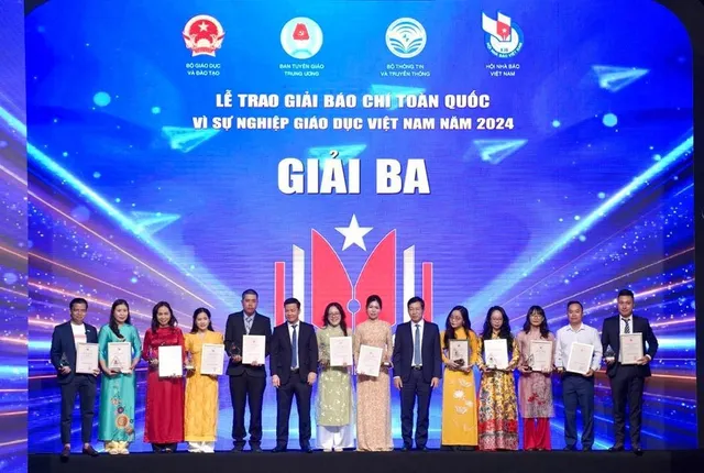 Vietnam Television (VTV) wins 3 national journalism awards “For the Cause of Vietnamese Education” in 2024 - Ảnh 2.