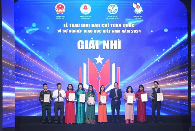 Vietnam Television (VTV) wins 3 national journalism awards “For the Cause of Vietnamese Education” in 2024 - Ảnh 1.