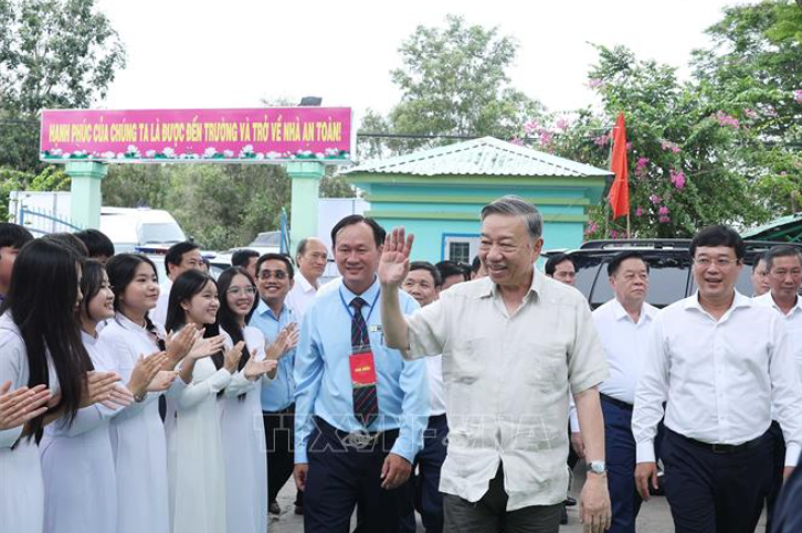 Tổng Bí thư Tô Lâm gặp mặt, tặng quà đối tượng chính sách tại Đồng Tháp - Ảnh 3.