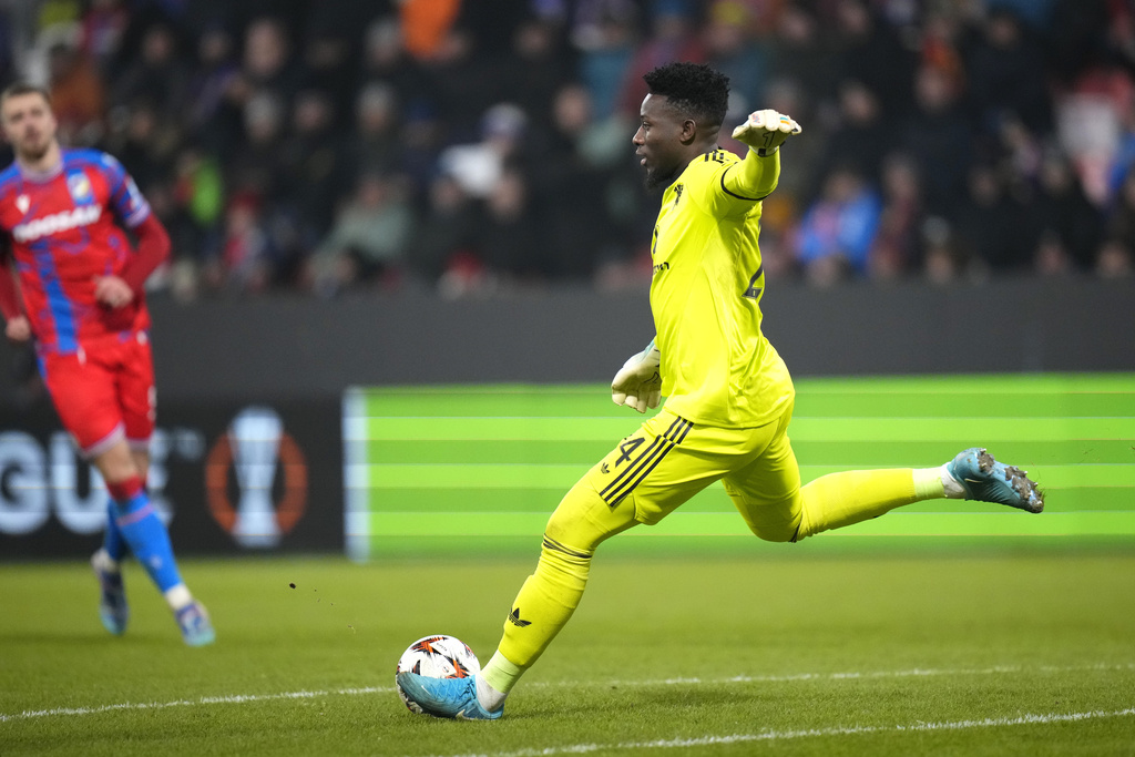 Onana phạm sai lầm, Manchester United thắng nhọc Viktoria Plzen - Ảnh 1.