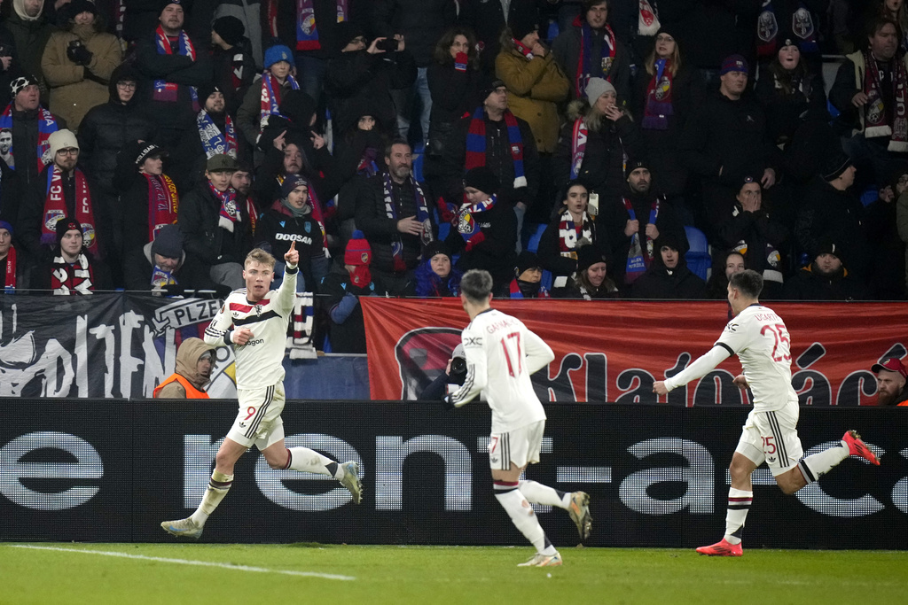 Onana phạm sai lầm, Manchester United thắng nhọc Viktoria Plzen - Ảnh 3.