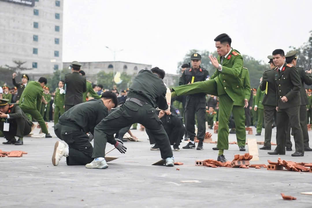 Phú Thọ: Khai mạc Đại hội khỏe Vì an ninh Tổ quốc lần thứ IX - Ảnh 1.