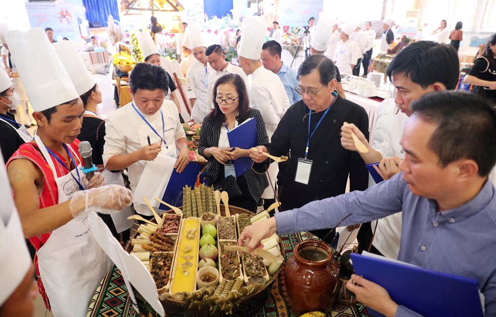 Hơn 131.000 lượt khách đến với Tuần Văn hóa – Du lịch Kon Tum 2024 - Ảnh 12.