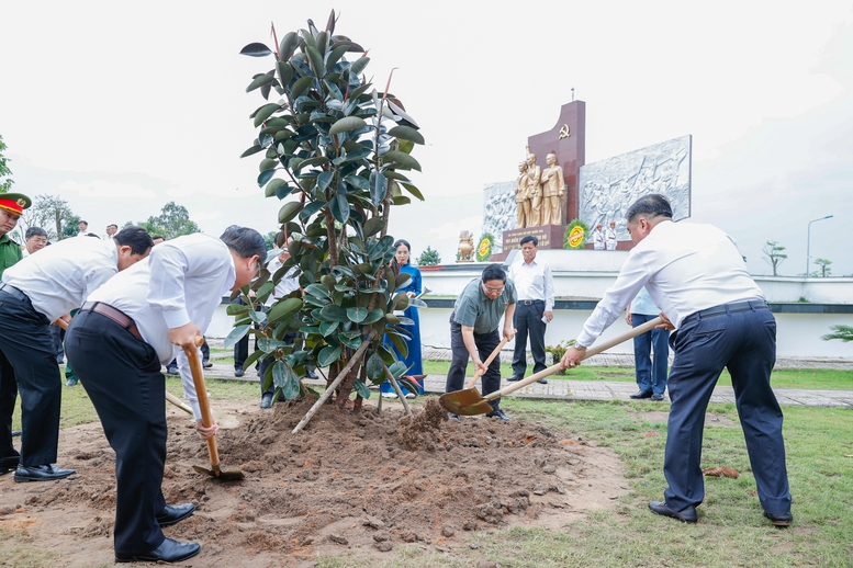 Thủ tướng dâng hương tại Khu di tích Chi bộ An Nam Cộng sản Đảng ở Cần Thơ - Ảnh 3.