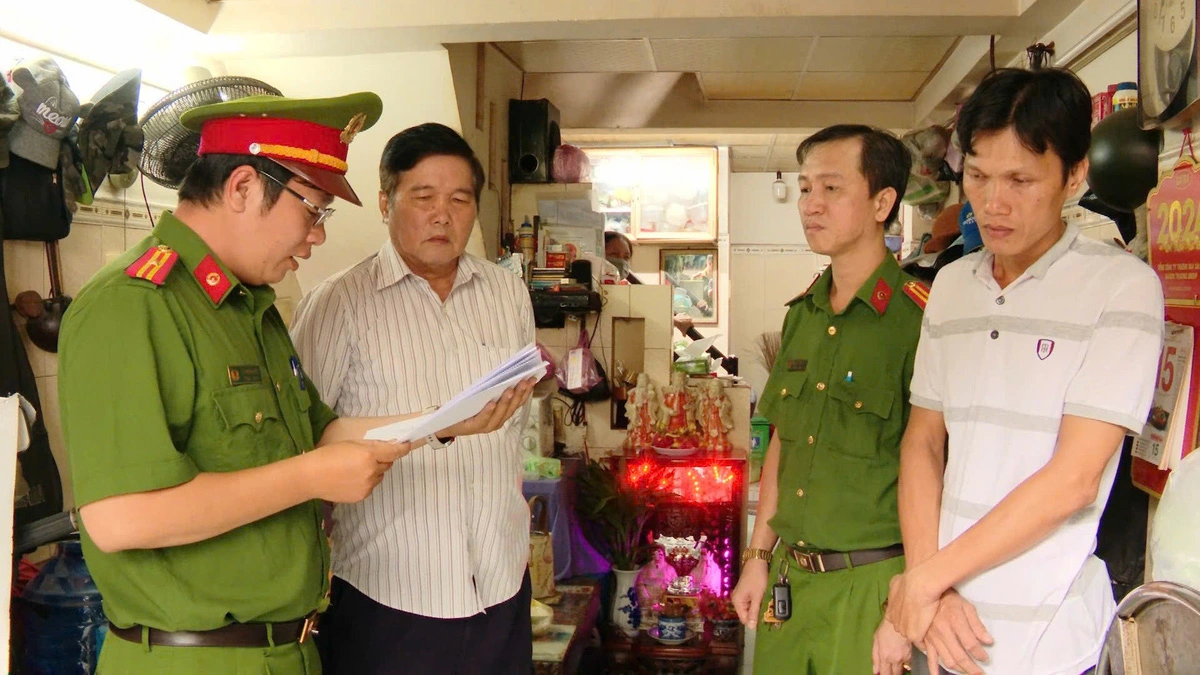 TP Hồ Chí Minh: Triệt phá đường dây buôn bán vũ khí quân dụng trên mạng - Ảnh 1.