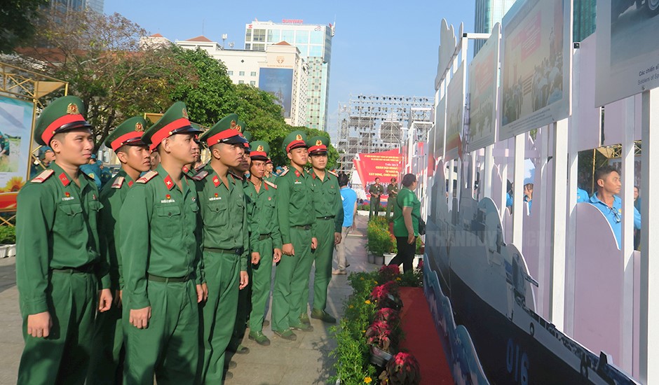 TP Hồ Chí Minh khai mạc triển lãm “Quân đội Nhân dân Việt Nam tự hào 80 năm xây dựng, chiến đấu và trưởng thành” - Ảnh 1.