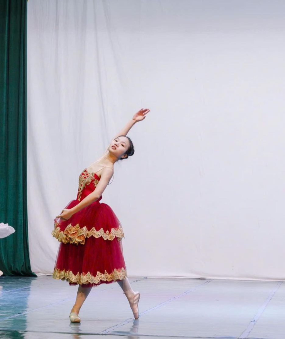 50 vũ công tham gia vở ballet The Nutcracker trong mùa Giáng sinh 2024 - Ảnh 2.