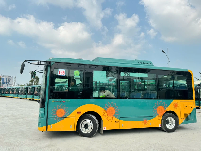 17 tuyến xe bus điện kết nối các nhà ga tuyến Metro số 1 - Ảnh 1.