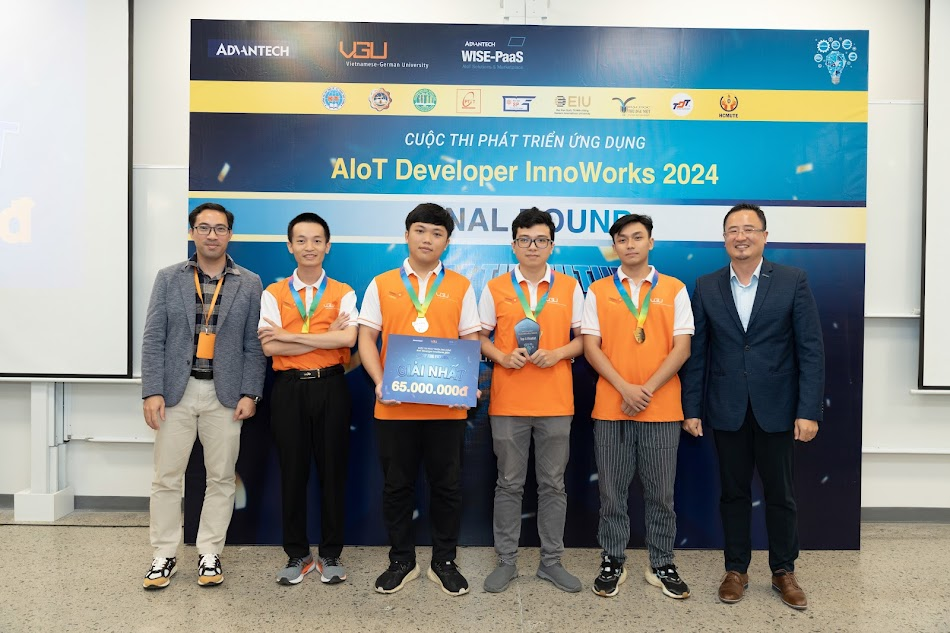 Cuộc thi AIoT InnoWorks 2024 tìm được quán quân sinh viên mới - Ảnh 1.