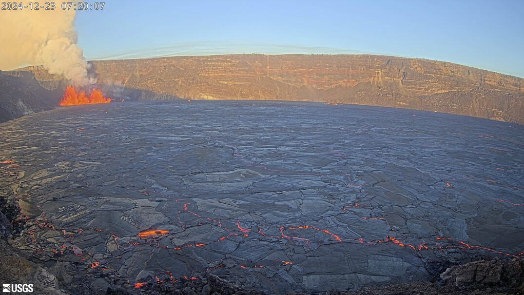 Siêu núi lửa hoạt động mạnh nhất thế giới Kilauea ở Hawaii thức giấc - Ảnh 3.