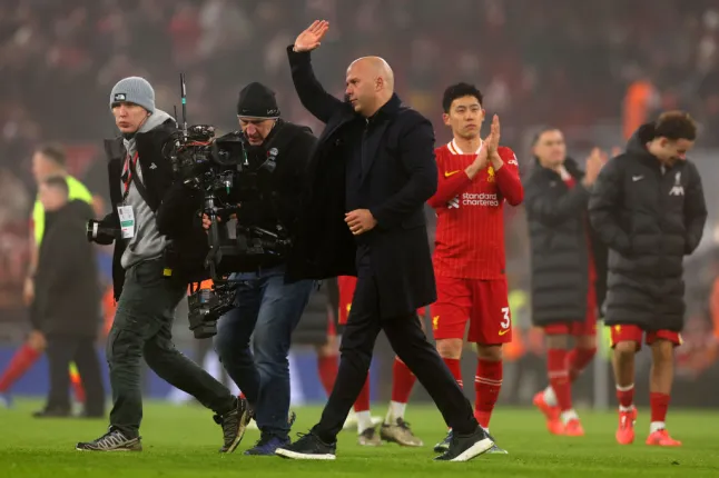 Marc Guehi chọn Liverpool: “Bom tấn” phòng ngự Premier League chờ kích hoạt! - Ảnh 1.