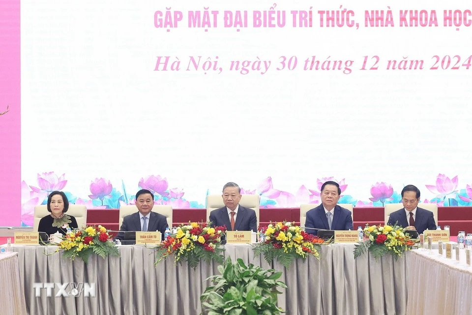 Tổng Bí thư Tô Lâm gặp mặt đại biểu trí thức, nhà khoa học - Ảnh 2.